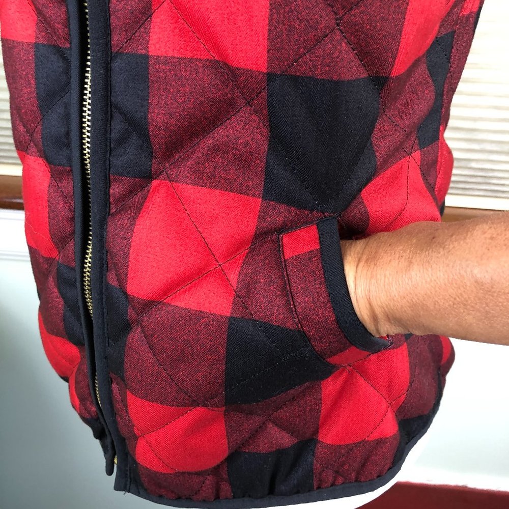 Old Navy Red & Black Buffalo Plaid Quilted Cozy Classic Zip Front Vest Cabincore - Picture 7 of 12